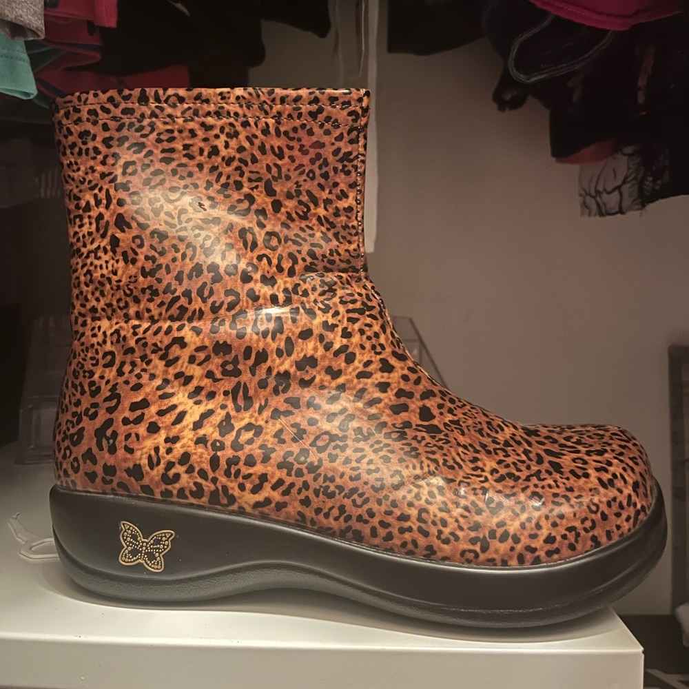 Alegria cheetah print boots..